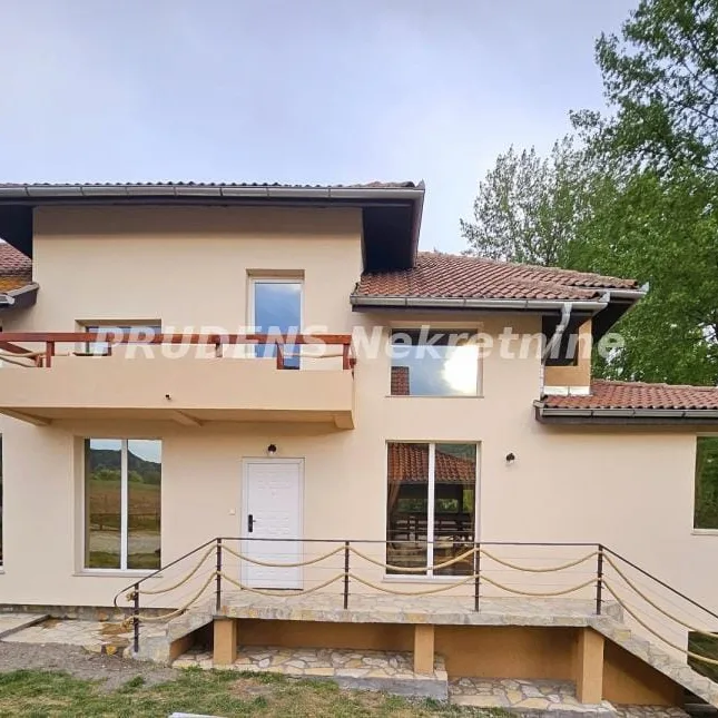 Stan Izdavanje Novi Sad  120 m2