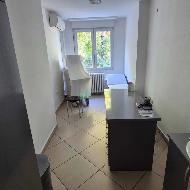 Lokal Prodaja Novi Sad  372 m2