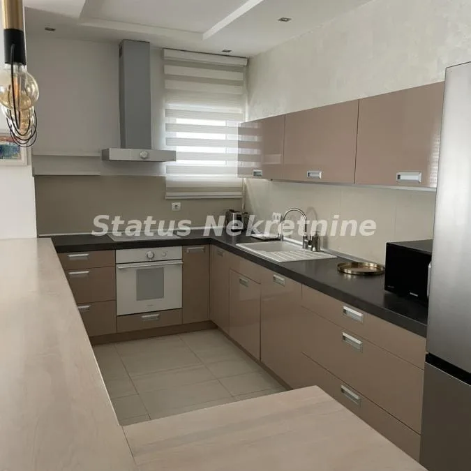 Stan Izdavanje Novi Sad  105 m2