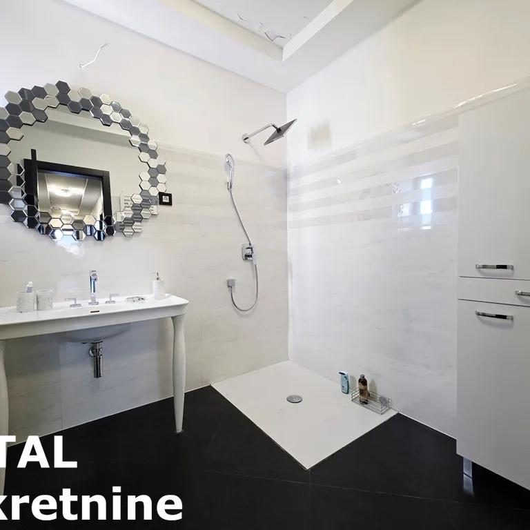 Višesoban stan za izdavanje, Sajmište, Novi Sad, 242m², 4. sprat, 1.800 €/mes