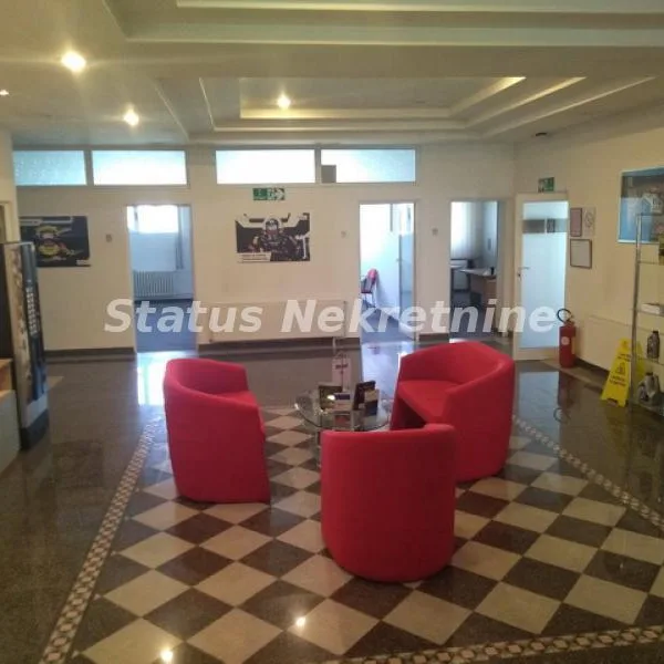 Lokal Izdavanje Novi Sad  450 m2