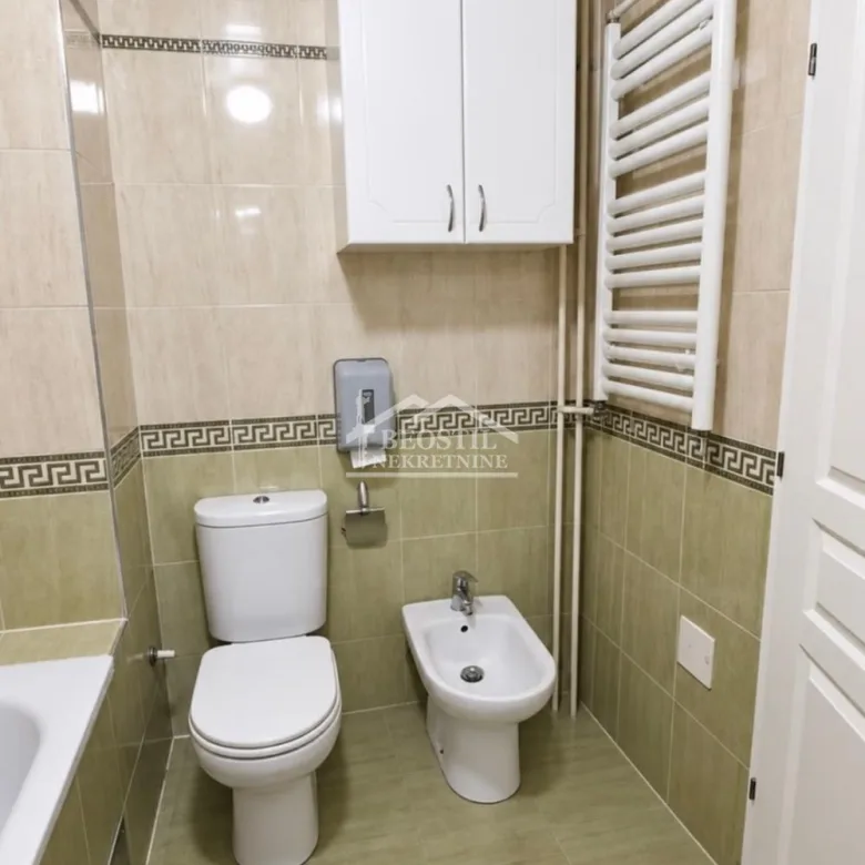Četvorosoban stan na prodaju, Botanička Bašta, Beograd, 81m², 2. sprat, 320.000 €