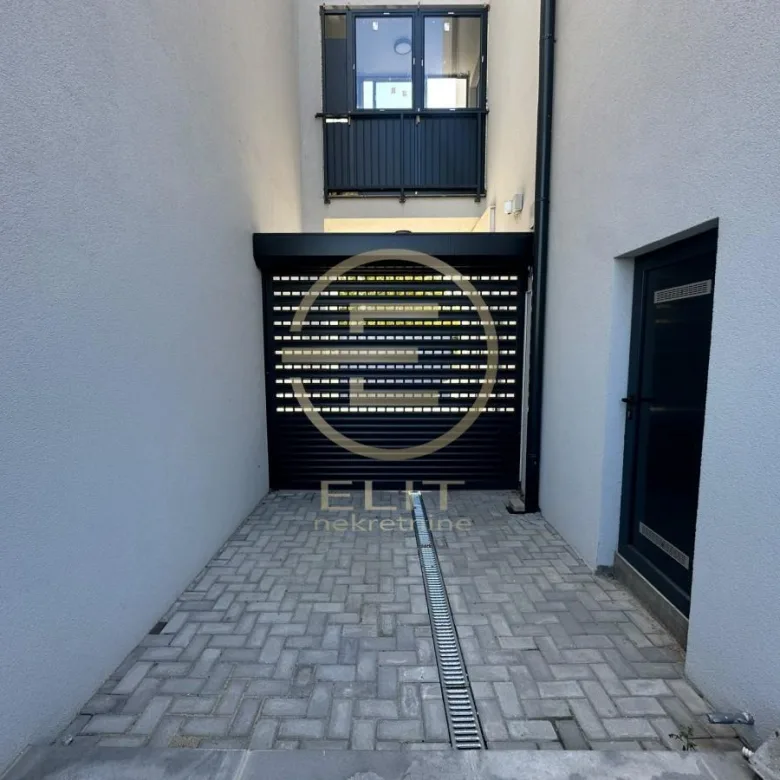 Lokal Izdavanje Novi Sad Bulevar Patrijarha Pavla 314 m2