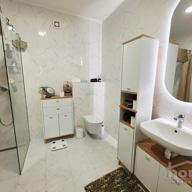 Četvorosoban stan na prodaju, Alibegovac, Novi Sad, 80m², 1. sprat, 168.000 €