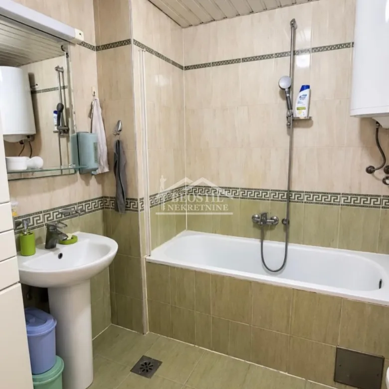 Četvorosoban stan na prodaju, Botanička Bašta, Beograd, 81m², 2. sprat, 320.000 €