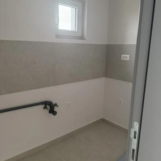 Lokal Izdavanje Novi Sad  250 m2