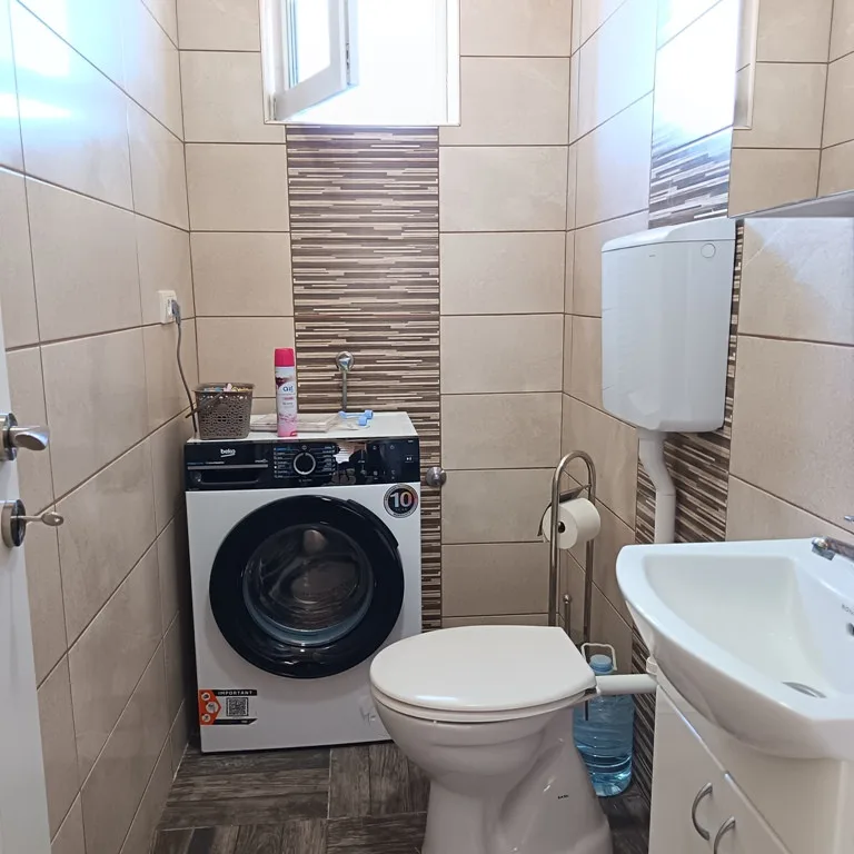 Stan Izdavanje Novi Sad  100 m2