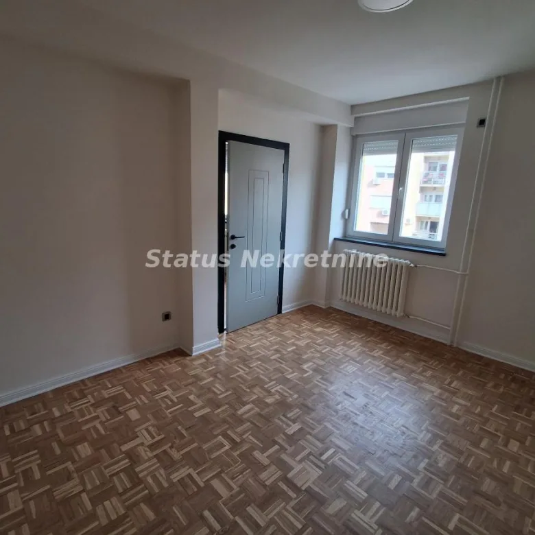 Dvosoban stan na prodaju, Cara Dušana, Novi Sad, 64m², 187.900 €