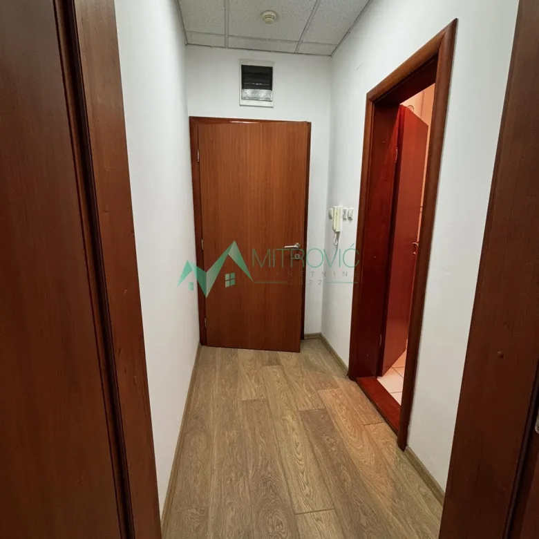 Lokal Izdavanje Novi Sad  37 m2