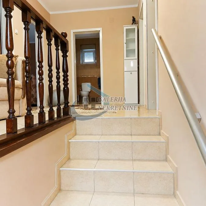 Kuća na prodaju, Centar, Inđija, 190m², 190.000 €