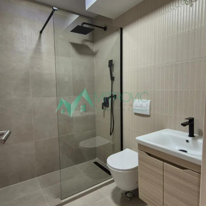 Četvorosoban stan na prodaju, Banatić, Novi Sad, 95m², 277.070 €