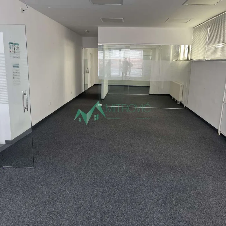 Lokal Prodaja Novi Sad  1050 m2