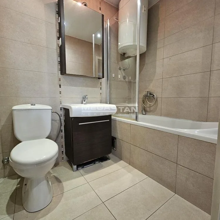 Trosoban stan na prodaju, Lekino Brdo, Beograd, 81m², 2. sprat, 307.800 €