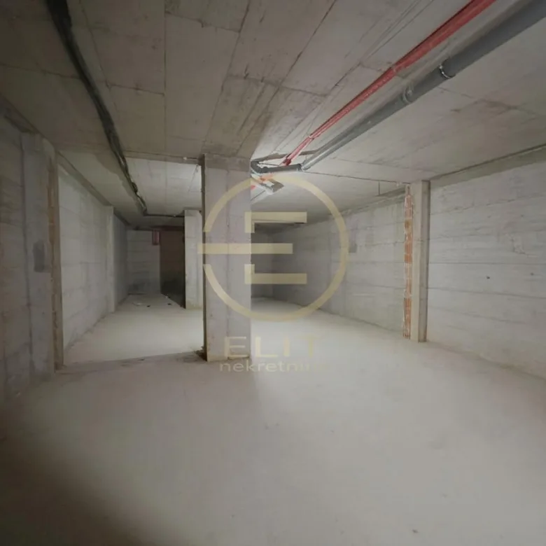 Lokal za izdavanje, Bulevar Patrijarha Pavla, Novi Sad, 314m², 3.000 €/mes