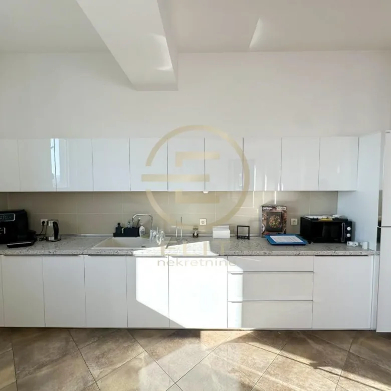 Lokal za izdavanje, Bulevar Oslobođenja, Novi Sad, 312m², 3.850 €/mes
