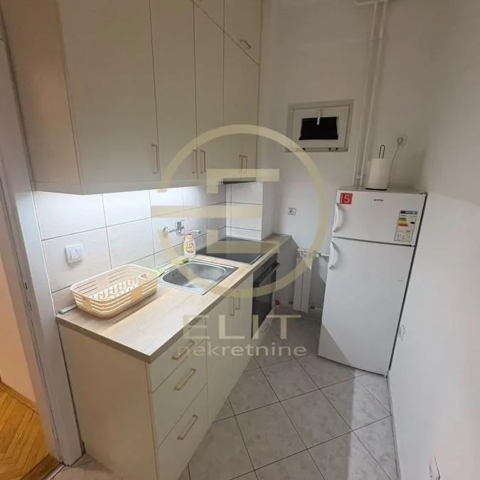 Stan Izdavanje Novi Sad  49 m2