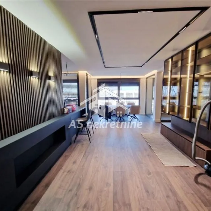Četvorosoban stan za izdavanje, Kalenić Pijaca, Beograd, 200m², 3.000 €/mes