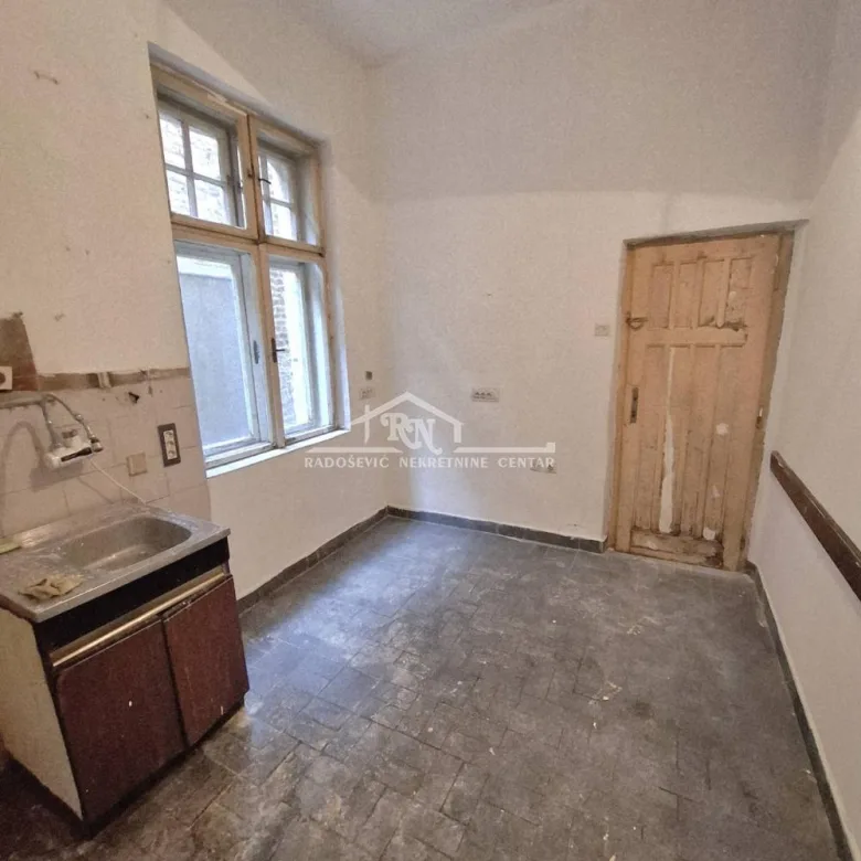 Četvorosoban stan na prodaju, Gundulićev Venac, Beograd, 91m², Prizemlje, 359.000 €