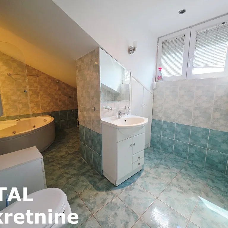 Četvoroiposoban stan na prodaju, Bulevar Oslobođenja, Novi Sad, 145m², 5. sprat, 245.000 €
