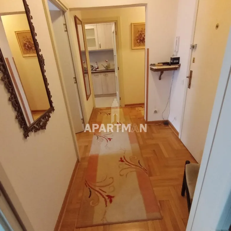 Stan Prodaja Beograd Blok 44 TC Piramida 50 m2