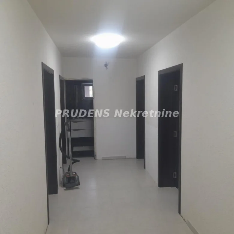 Kuća na prodaju, Surčin, Beograd, 218m², 270.000 €