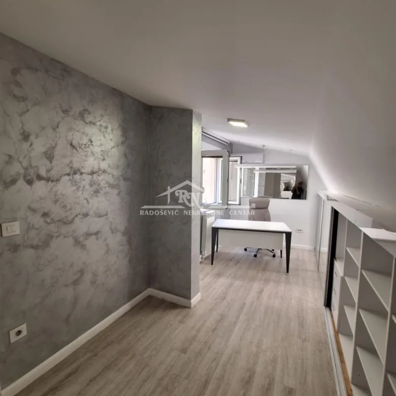 Četvoroiposoban stan na prodaju, Đeram Pijaca, Beograd, 118m², 6. sprat, 383.500 €