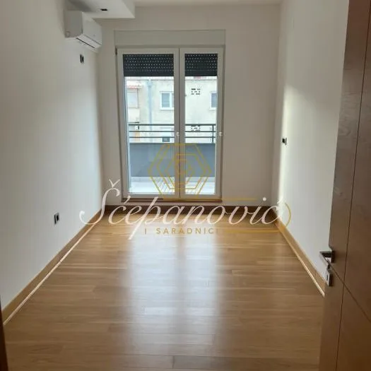Stan Prodaja Novi Sad  240 m2