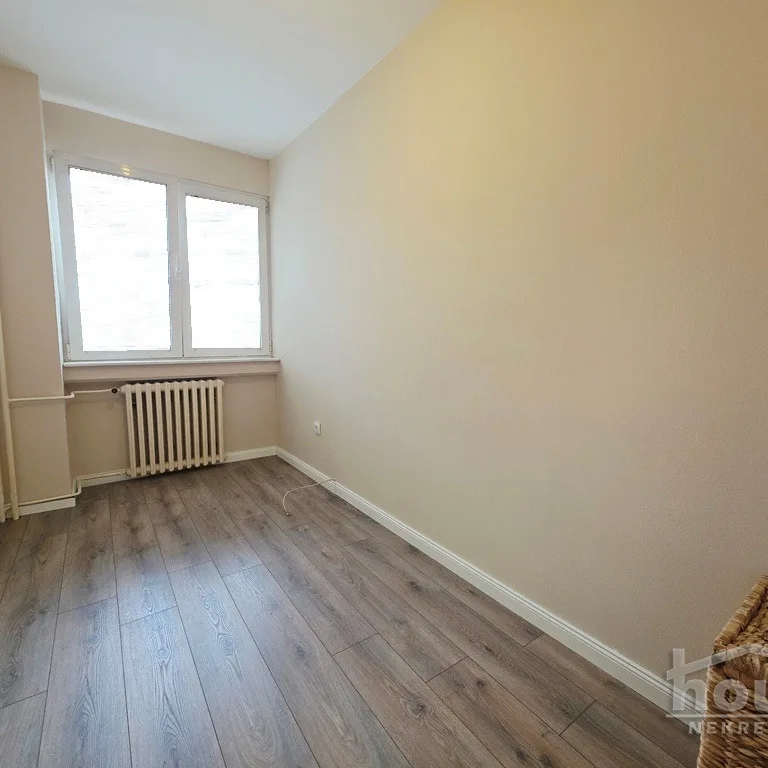 Trosoban stan na prodaju, Socijalno, Novi Sad, 76m², 252.000 €