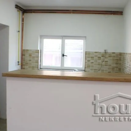 Kuća za izdavanje, Salajka, Novi Sad, 220m², 1.300 €/mes