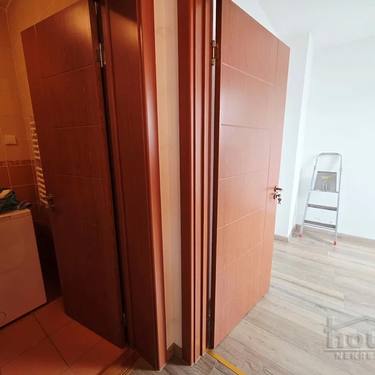 Trosoban stan na prodaju, Nova Detelinara, Novi Sad, 72m², 4. sprat, 187.200 €