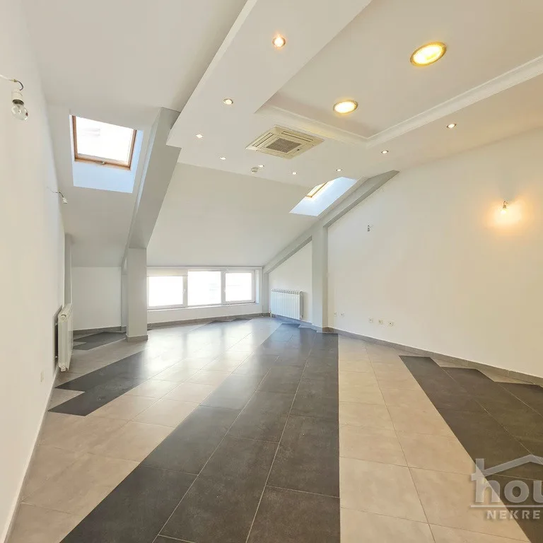 Lokal za izdavanje, Bulevar Oslobođenja, Novi Sad, 245m², 1.500 €/mes