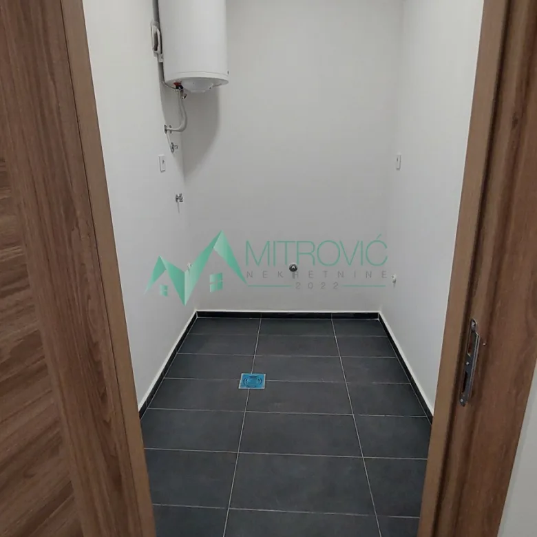 Četvorosoban stan na prodaju, Alibegovac, Novi Sad, 82m², 163.770 €