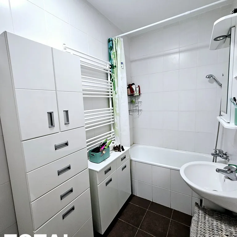Trosoban stan na prodaju, Nova Detelinara, Novi Sad, 90m², 5. sprat, 200.000 €