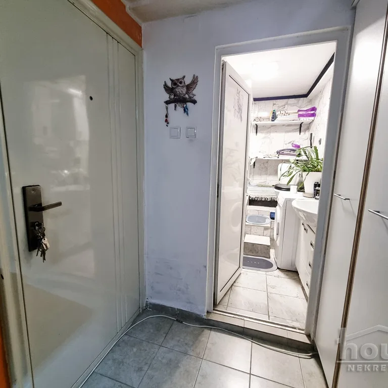 Trosoban stan na prodaju, Bulevar Oslobođenja, Novi Sad, 54m², Prizemlje, 125.000 €