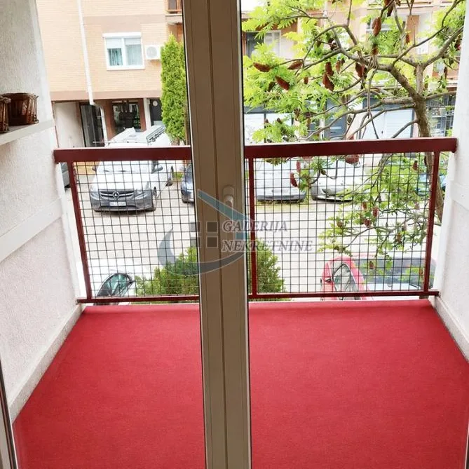 Dvoiposoban stan na prodaju, Centar, Inđija, 72m², 130.000 €