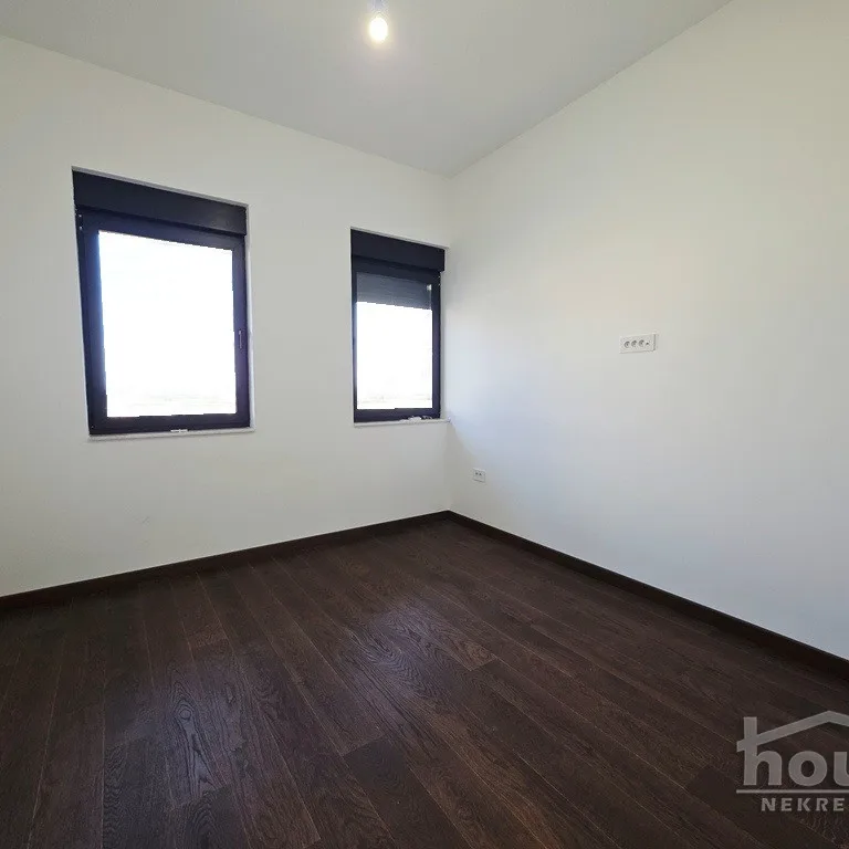 Petosoban stan na prodaju, Sremska Kamenica, Novi Sad, 154m², Visoko prizemlje, 346.500 €
