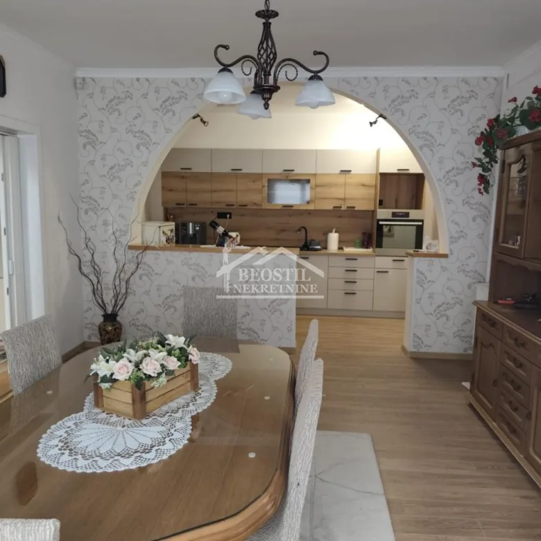 Kuća na prodaju, Centar, Stara Pazova, 189m², 199.000 €