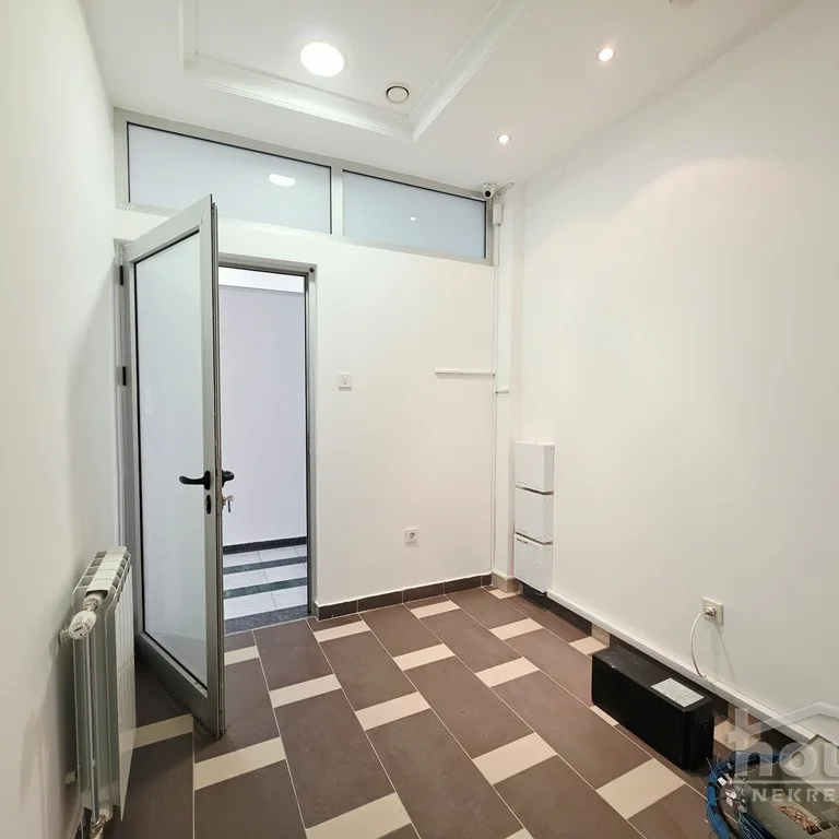 Lokal Izdavanje Novi Sad  245 m2