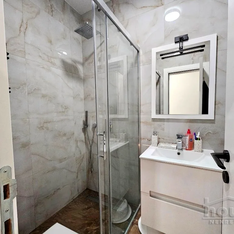 Troiposoban stan na prodaju, Veternička Rampa, Novi Sad, 87m², 300.000 €