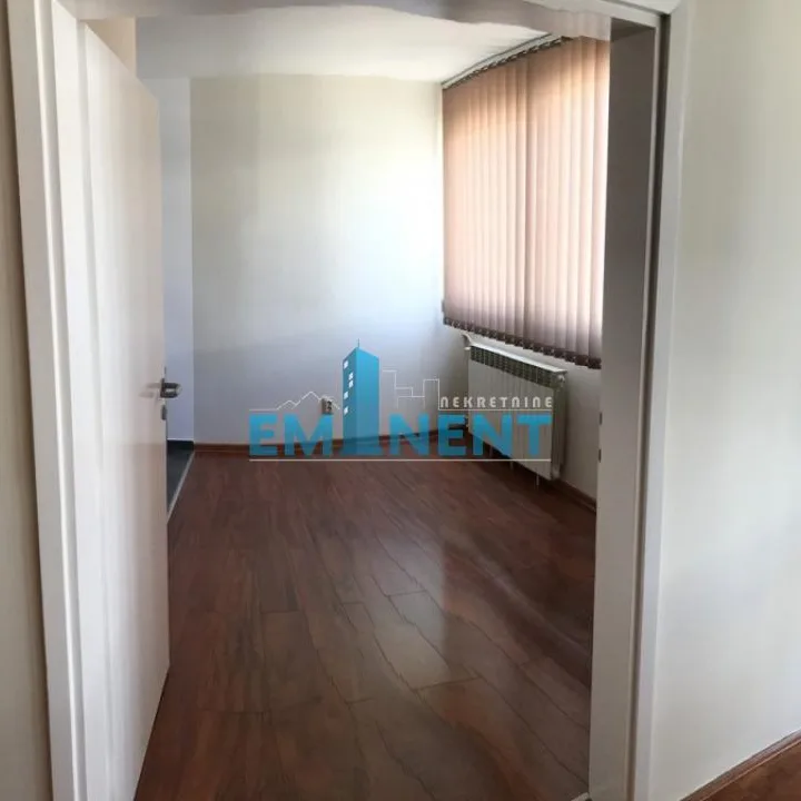 Lokal Izdavanje Beograd Blok 28 82 m2