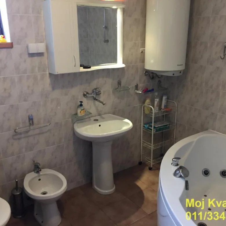 Kuća za izdavanje, Lekino Brdo, Beograd, 260m², 1.800 €/mes