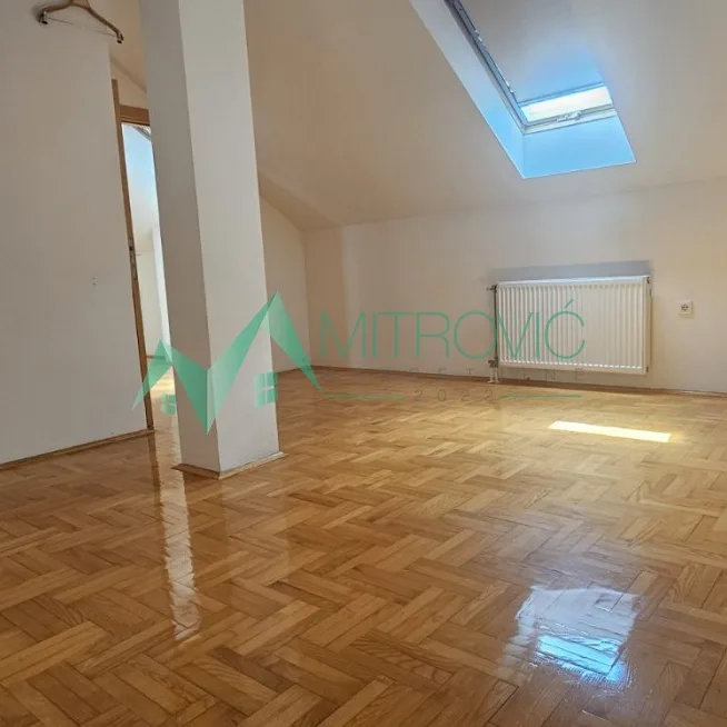 Trosoban stan na prodaju, Grbavica, Novi Sad, 39m², 154.500 €