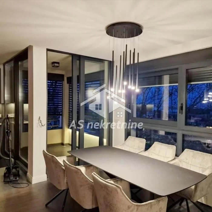 Četvorosoban stan za izdavanje, Kalenić Pijaca, Beograd, 200m², 3.000 €/mes