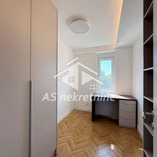 Četvorosoban stan za izdavanje, Bežanijska Kosa 2, Beograd, 90m², 4. sprat, 2.200 €/mes
