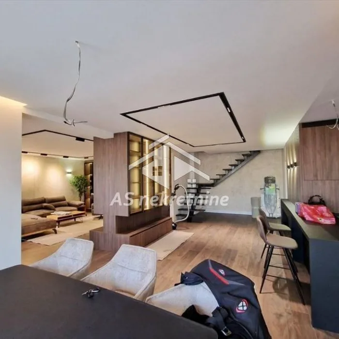 Četvorosoban stan za izdavanje, Kalenić Pijaca, Beograd, 200m², 3.000 €/mes