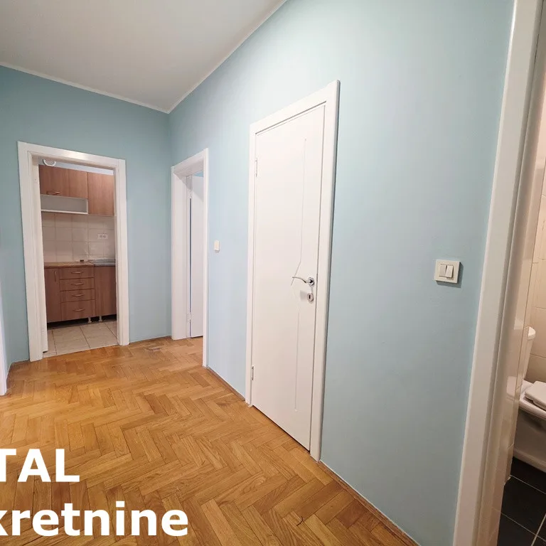 Trosoban stan na prodaju, Centar, Novi Sad, 78m², 3. sprat, 250.000 €