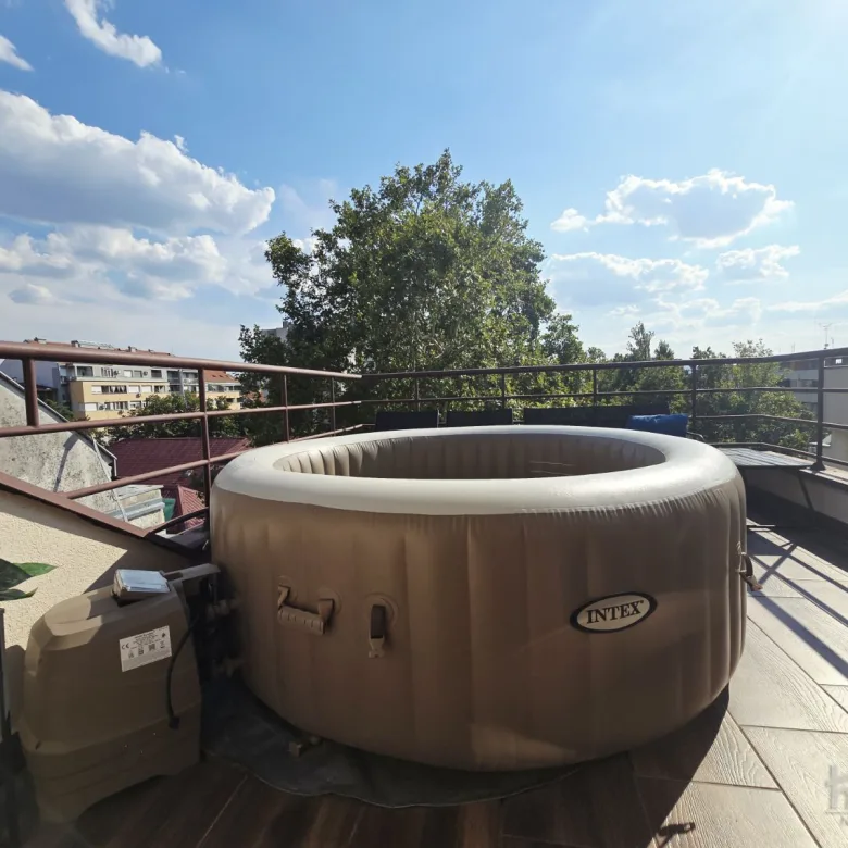 Četvorosoban stan na prodaju, Grbavica, Novi Sad, 145m², 300.000 €