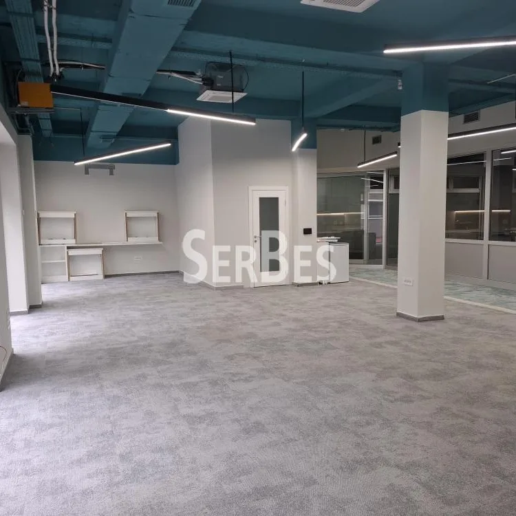 Lokal za izdavanje, Bulevar Oslobođenja, Novi Sad, 131m², 1.572 €/mes