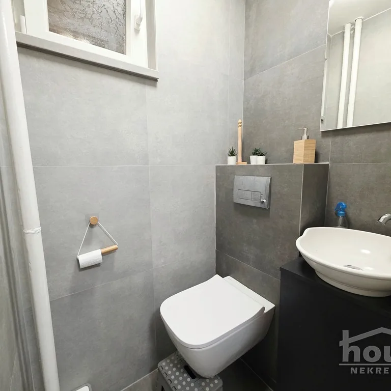 Trosoban stan na prodaju, Socijalno, Novi Sad, 76m², 252.000 €