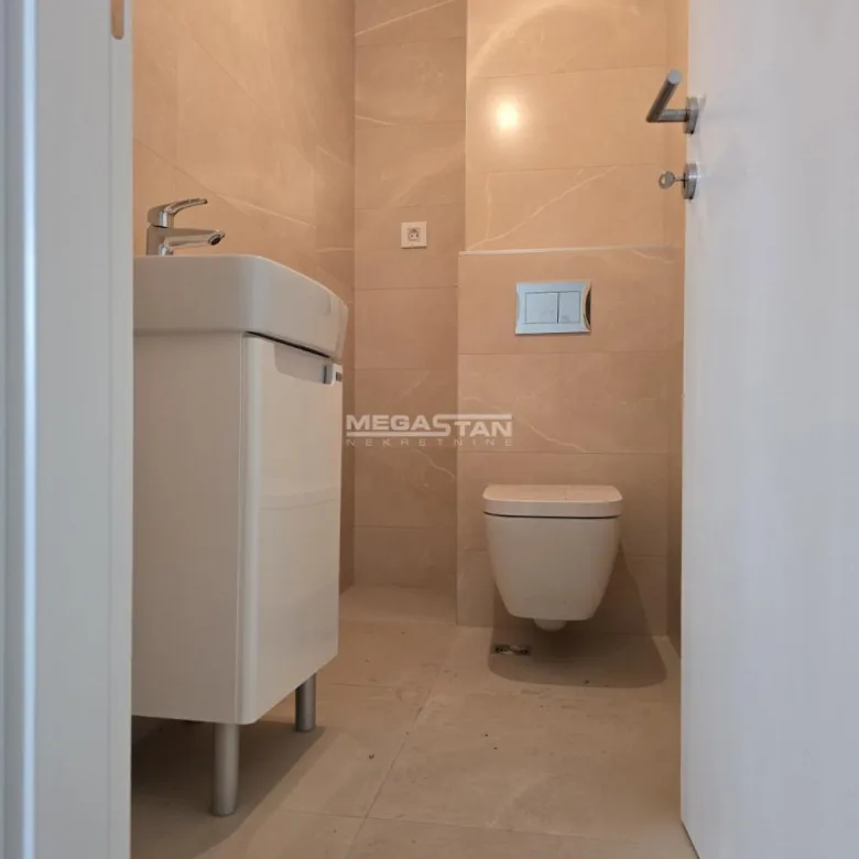 Četvoroiposoban stan na prodaju, Šumice, Beograd, 142m², 417.600 €